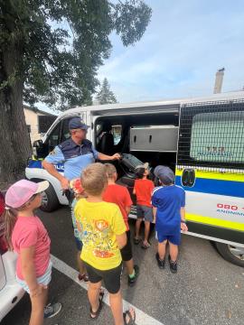 počitniško varstvo-policist